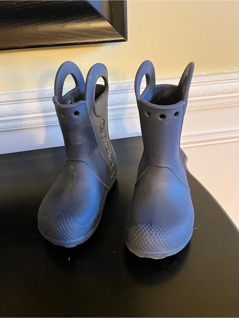 kids size C9 blue Crocs Handle It Rain Boots